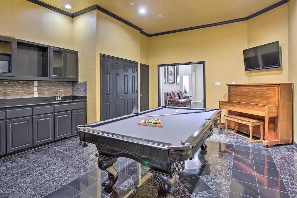 Heated Pool, Pool Table, Hot Tub, Home Theatre, Guest House, Basketball Court, Sleeps-20 Allen Eksteriør bilde