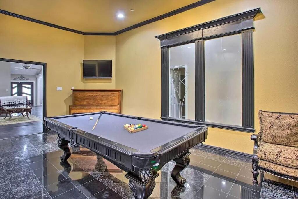 Heated Pool, Pool Table, Hot Tub, Home Theatre, Guest House, Basketball Court, Sleeps-20 Allen Eksteriør bilde